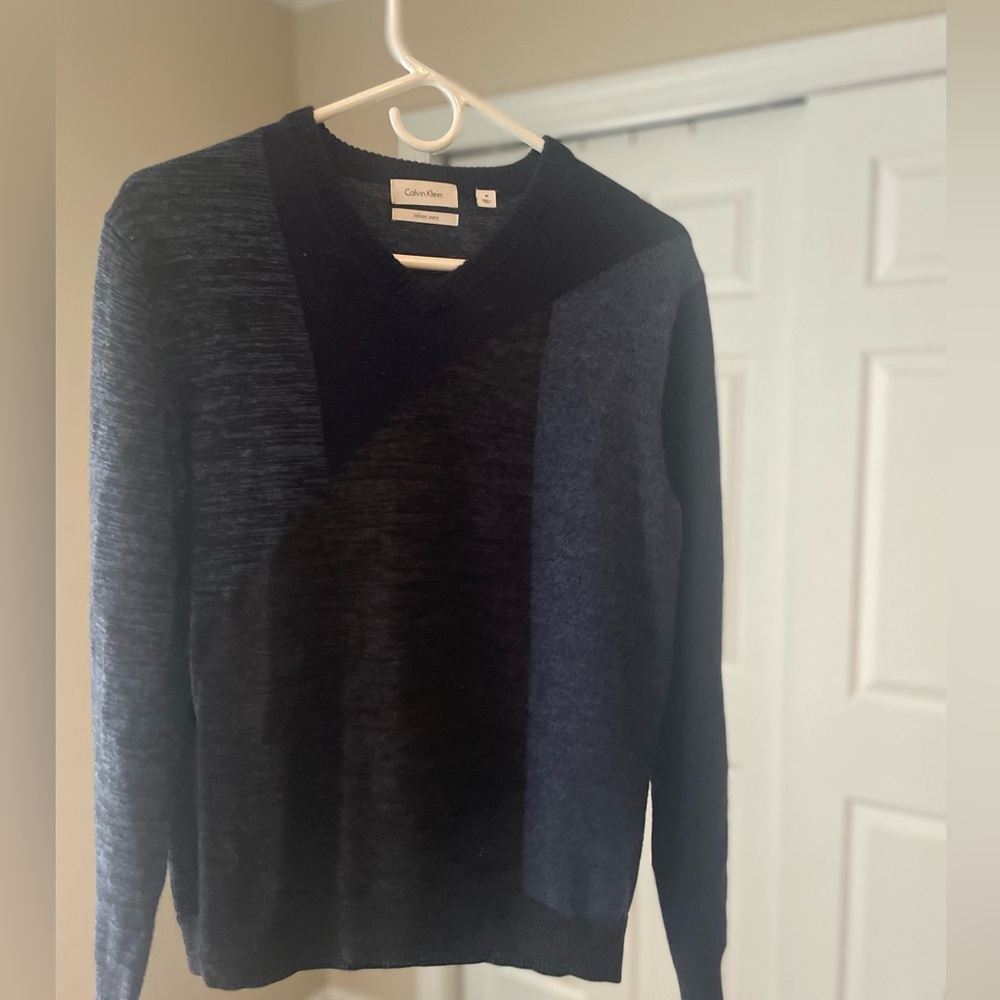 Calvin Klein Sweater. Size M